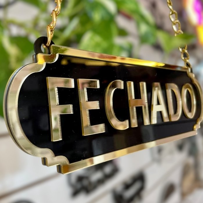 PLACA ABERTO E FECHADO EM ACRLICO ESPELHADO COM VENTOSA (ACOMPANHA VENTOSA)